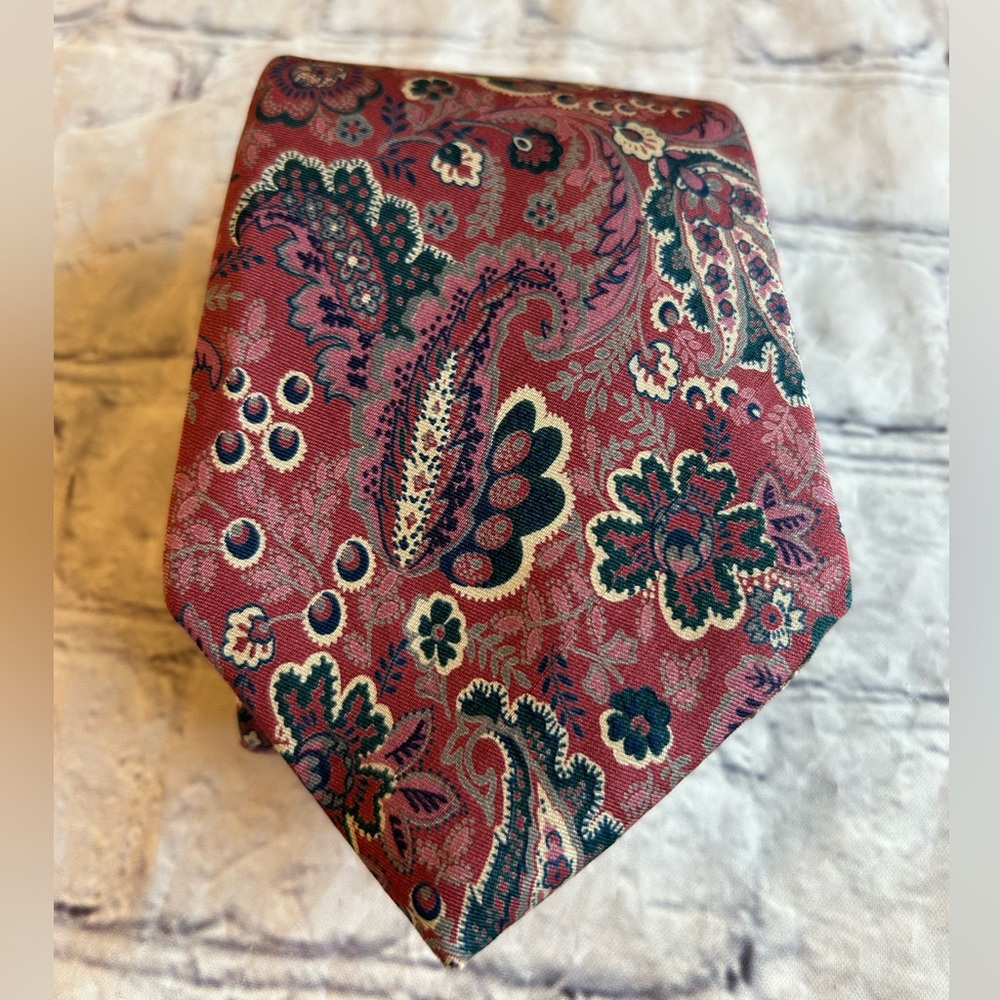 VINTAGE CHRISTIAN DIOR PAISLEY/FLORAL DK ROSE USA MADE MENS ALL SILK TIE